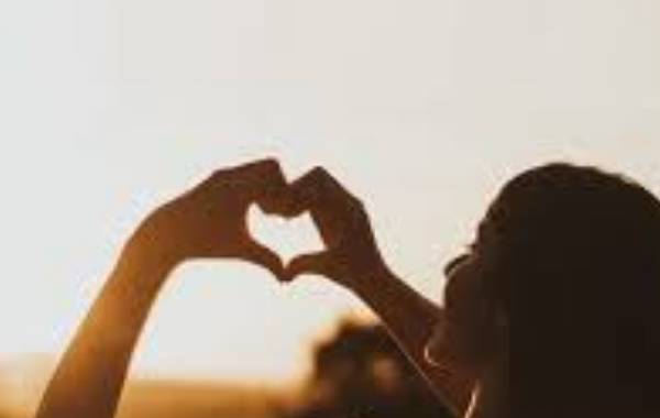 邓超表演彭昱畅猜诗（彭昱畅邓超用英文翻译古诗词）(邓超模仿彭于晏获奖)