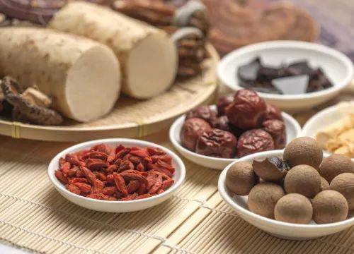 有关西湖的诗句的诗句有哪些 有关西湖的诗句的诗句有哪些二年级